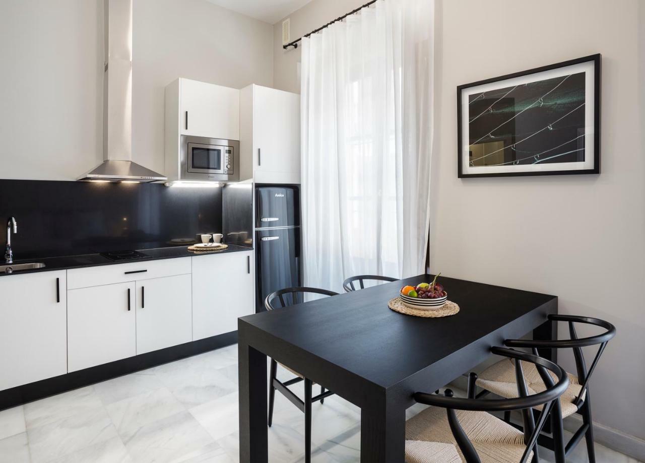 Apartamentos One Shot Conde De Torrejon Σεβίλλη Εξωτερικό φωτογραφία