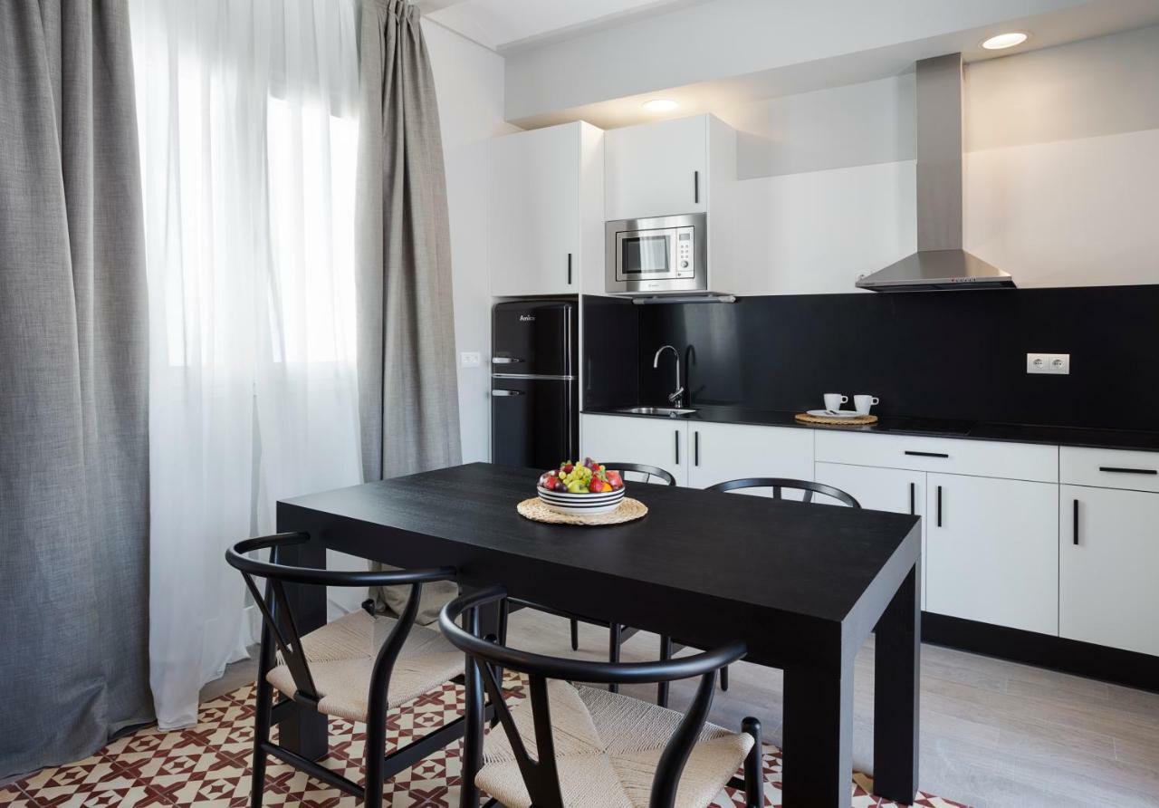 Apartamentos One Shot Conde De Torrejon Σεβίλλη Εξωτερικό φωτογραφία